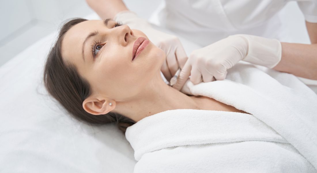 Tech Neck: Causes, Symptoms, and Effective Treatment Options | Total ...